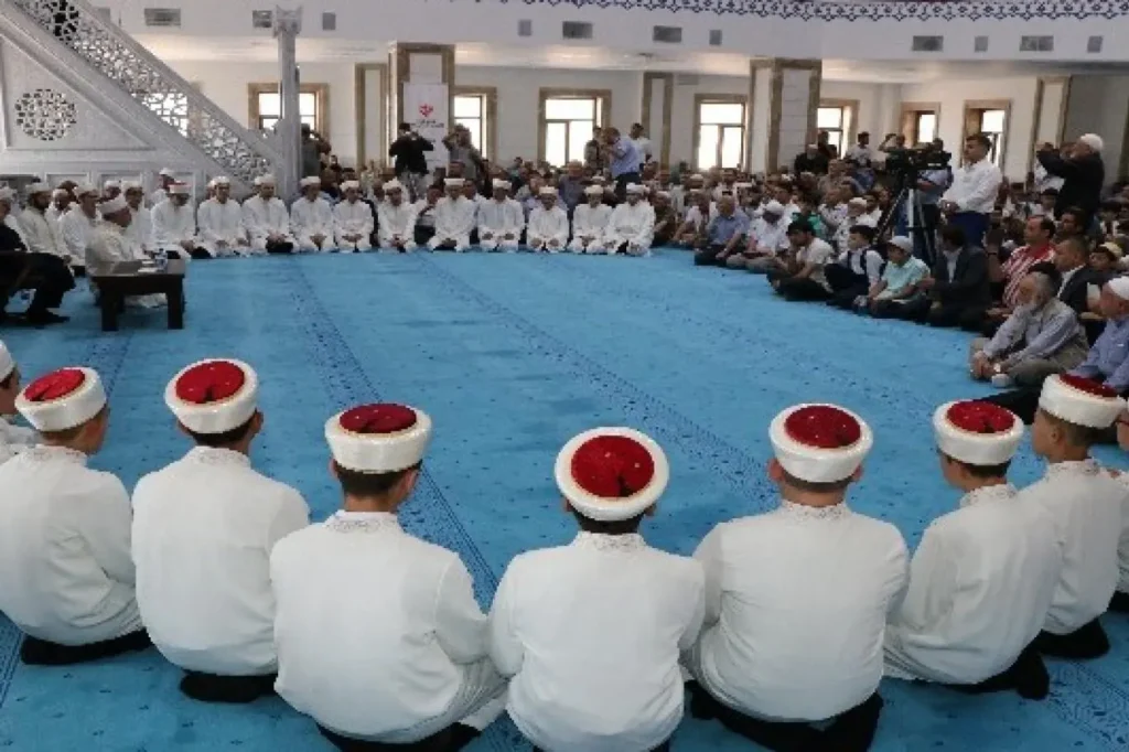 Kur’an-ı Kerim’in Aydınlığında Bir İlim Yolu: Hafızlık Eğitiminin Önemi