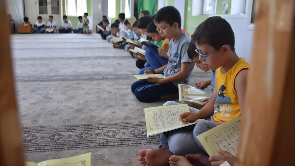 İlim Yolculuğunun Temeli: İslâmî İlimler Eğitiminin Toplumsal Rolü